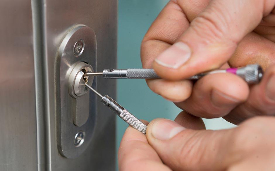 soigneux serrurier ouverture de porte Claye-Souilly